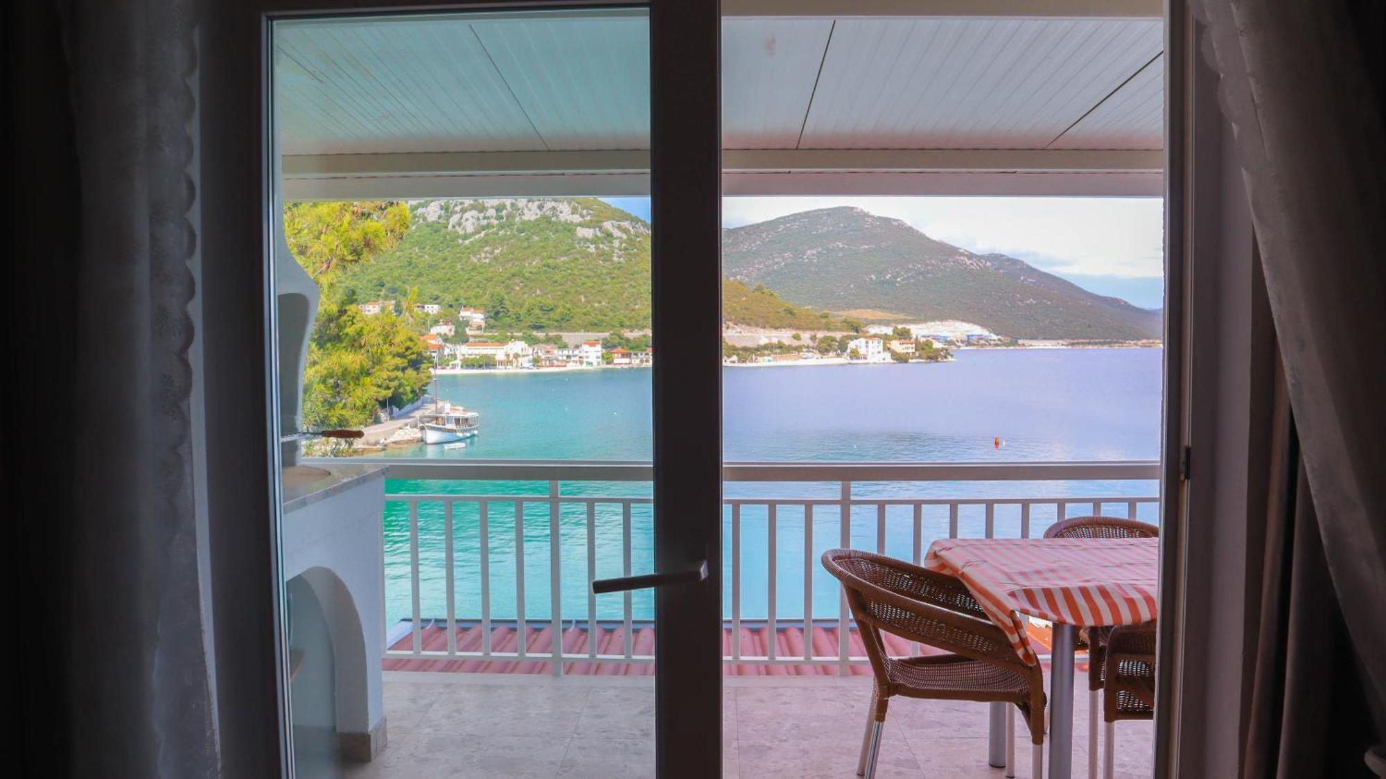 Apartman Bebic Klek Buitenkant foto